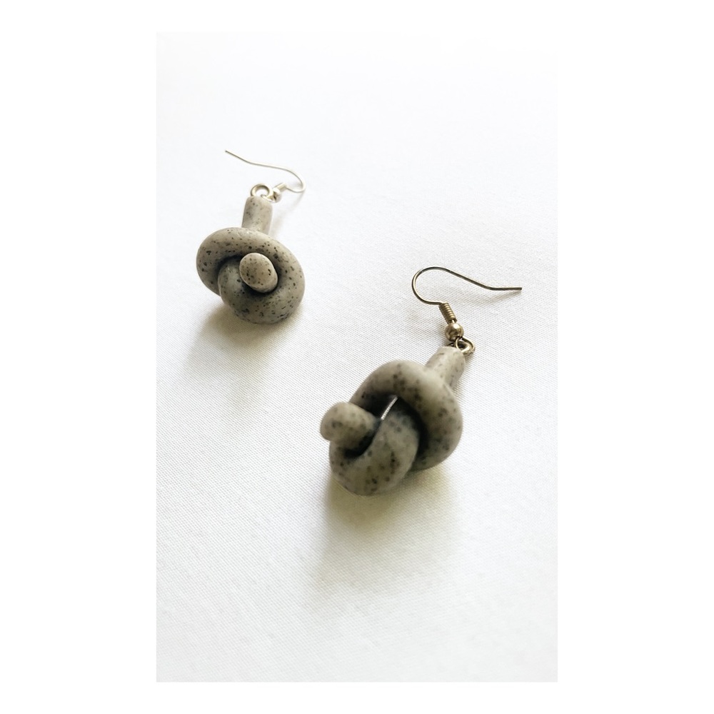 HANDMADE | KNOT EARRINGS - Picture 3 of 7